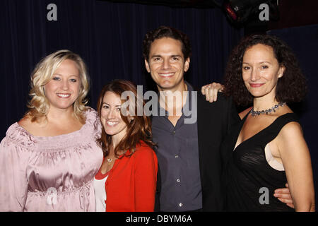 Sally Wilfert, Kate Wetherhead, Paul Anthony Stewart, Barbara Walsh chanter sur scène Productions présente 'Scôte à côte par Sondheim', un concert de chansons écrites par Stephen Sondheim avant 1979, tenue à la Laurie Beechman Theatre. La ville de New York, USA - 15.09.11 Banque D'Images