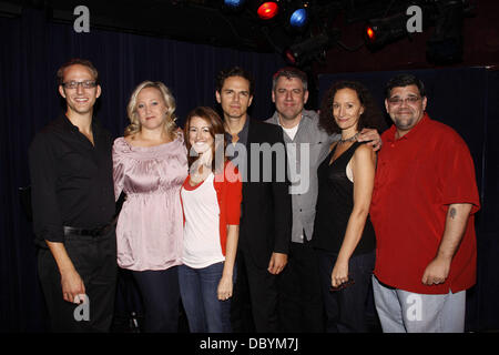 Sally Wilfert, Kate Wetherhead, Paul Anthony Stewart, Richard Biever, Barbara Walsh, Greg Santos chanter sur scène Productions présente 'Scôte à côte par Sondheim', un concert de chansons écrites par Stephen Sondheim avant 1979, tenue à la Laurie Beechman l Banque D'Images