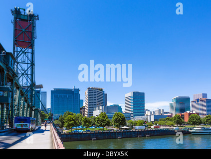 La ville vue du pont de Hawthorne, Portland, Oregon, USA Banque D'Images