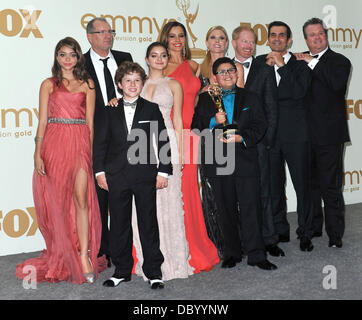 Sarah Hyland, Nolan Gould, Ariel Winter, Sofia Vergara, Ed O'Neill, Rico Rodriguez, Julie Bowen, Jesse Tyler Ferguson, Ty Burrell et Eric Stonestreet Le 63e Primetime Emmy Awards, qui a eu lieu à Nokia Theatre L.A. Salle de presse - En direct de Los Angeles, Californie - 18.09.11 Banque D'Images