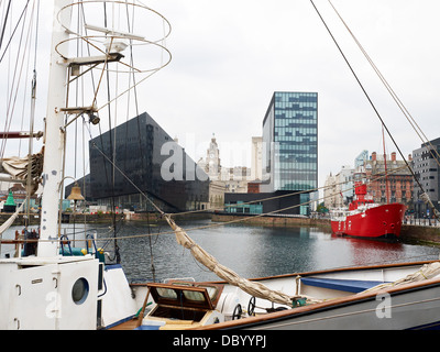 En regardant vers l'île de Mann avec Canning Dock à Liverpool UK Banque D'Images