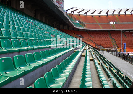 Milan San Siro dans un objectif grand angle, l'un des plus célèbre stade de football dans le monde. Banque D'Images