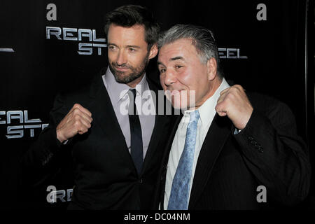 Hugh Jackman et George Chuvalo première canadienne de "Real Steel" au Théâtre de la Banque Scotia. Toronto, Canada - 20.09.11 Banque D'Images