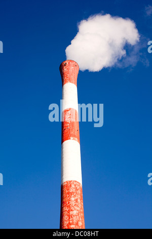 La pollution de l'air de centrale électrique cheminée Banque D'Images