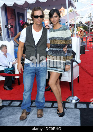 Matthew McConaughey et Camila Alves modèle Le Cirque Du Soleil première mondiale de 'Iris : un voyage dans le monde du cinéma' qui s'est tenue au Kodak Theatre de Los Angeles, Californie - 25.09.11 Banque D'Images