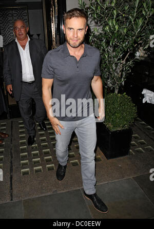 Gary Barlow laissant restaurant Scotts à Mayfair après restauration avec Sir Philip Green. Londres, Angleterre - 28.09.11 Banque D'Images