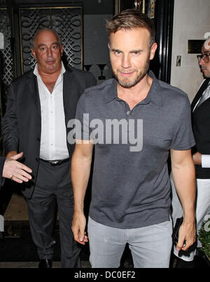 Gary Barlow laissant restaurant Scotts à Mayfair après restauration avec Sir Philip Green. Londres, Angleterre - 28.09.11 Banque D'Images