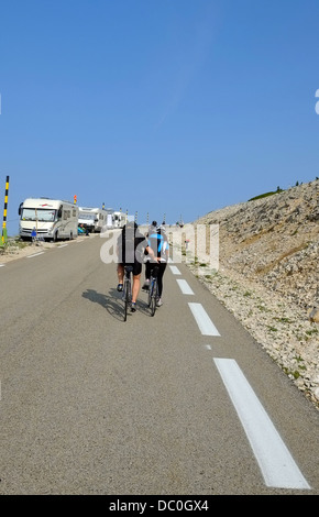 Un 'coup de main' 1km du sommet mondial sur le stade 15 de la Tour de France 2013 Givors - Mont Ventoux. Banque D'Images