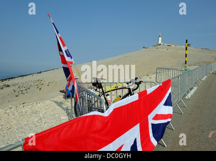 Union Jack flag et le spectateur 1km du sommet sur scène 15 de la Tour de France 2013 Givors - Mont Ventoux Banque D'Images