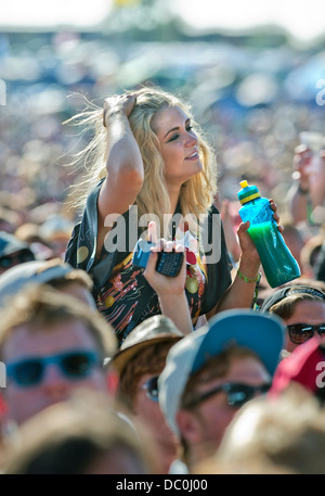 Glastonbury Festival 2013 - Fans à la performance de l'Alabama Shakes effectue sur l'autre scène. Banque D'Images