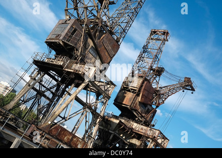 Grues de quai Banque D'Images