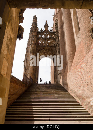 Cathédrale d'Albi Entrée. Le grand escalier menant à l'entrée principale de l'incrusté gothique de la cathédrale. Banque D'Images