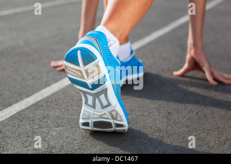 Runner pieds fonctionnant sur gros plan du Stade -piscine shot Banque D'Images