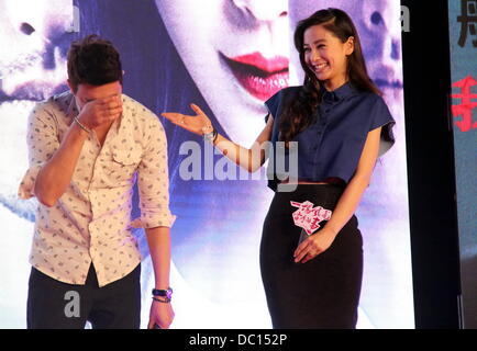 Beijing, Chine. 6e août 2013. Angelababy actrice, acteur Hyun-kyoon Lee, directeur Gao Qunshu et chanteur Na Ying assister à la première du film de crimes passionnels à Beijing, Chine, le mardi 6 août 2013. Credit : TopPhoto/Alamy Live News Banque D'Images