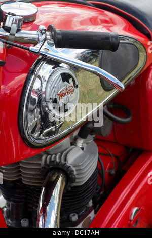 1958 Norton Dominator 99. Moto classique britannique Banque D'Images