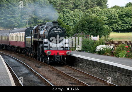 train à vapeur à la gare de weybourne, norfolk, angleterre Banque D'Images