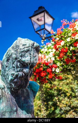 Buste en bronze de l'auteur Victor Hugo qui vivait à Vianden au Luxembourg. Il est sculpté acheter Auguste Rodin. Banque D'Images