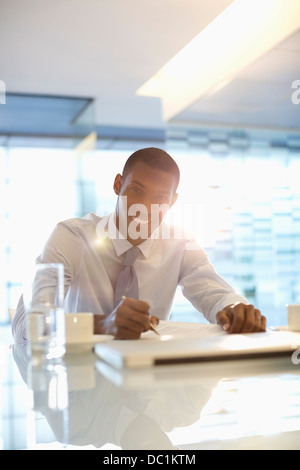 Portrait of smiling businessman in office Banque D'Images