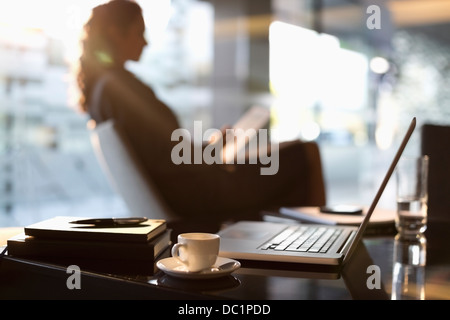 Businesswoman using digital tablet in lobby Banque D'Images