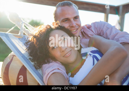 Jeune couple lying together on hammock, Close up Banque D'Images