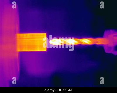 Image thermique de forage dans un composant, avec chauffage de la pointe de forage et l'organe Banque D'Images