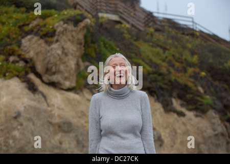 Young woman laughing on beach Banque D'Images