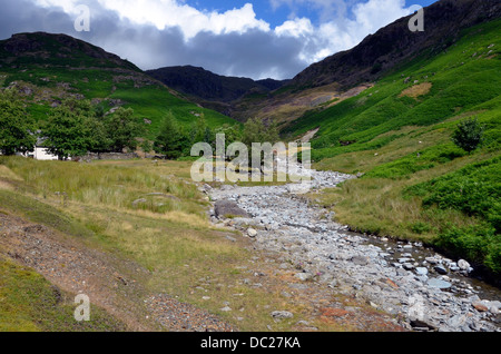 Mines de cuivre au-dessus de la vallée de Coniston le Parc National du Lake District, un paysage marqué par l'exploitation des mines et des carrières. Banque D'Images