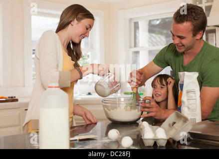 Jeune fille avec grand frère et soeur Banque D'Images