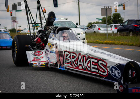 Concord, Caroline du Nord, USA. 07Th Aug 2013. Le défilé 2013 de pouvoir fait son chemin vers le bas Bruton Smith Blvd à Concord, NC le mercredi 7 août 2013. L'événement est devenu un kickoff annuel de l'automne saison de course dans la région et est parrainé par Charlotte Motor Speedway. Crédit : Christopher Kimball/Alamy Live News Banque D'Images