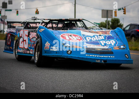 Concord, Caroline du Nord, USA. 07Th Aug 2013. Le défilé 2013 de pouvoir fait son chemin vers le bas Bruton Smith Blvd à Concord, NC le mercredi 7 août 2013. L'événement est devenu un kickoff annuel de l'automne saison de course dans la région et est parrainé par Charlotte Motor Speedway. Crédit : Christopher Kimball/Alamy Live News Banque D'Images