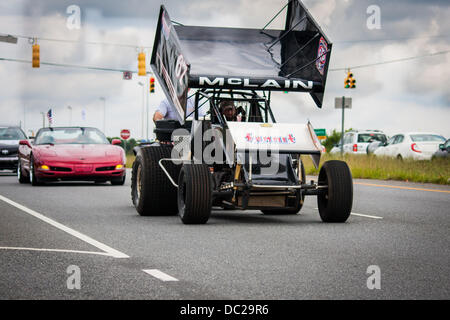 Concord, Caroline du Nord, USA. 07Th Aug 2013. Le défilé 2013 de pouvoir fait son chemin vers le bas Bruton Smith Blvd à Concord, NC le mercredi 7 août 2013. L'événement est devenu un kickoff annuel de l'automne saison de course dans la région et est parrainé par Charlotte Motor Speedway. Crédit : Christopher Kimball/Alamy Live News Banque D'Images