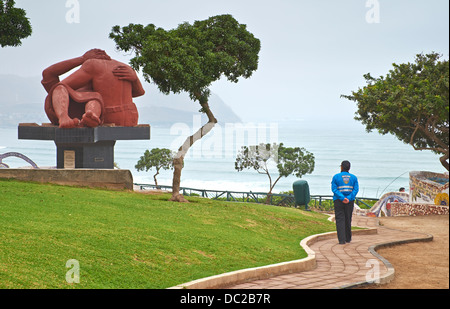 El Parque del Amor est un sur les falaises de Miraflores et entièrement consacré à la romance. Lima, Pérou. Banque D'Images