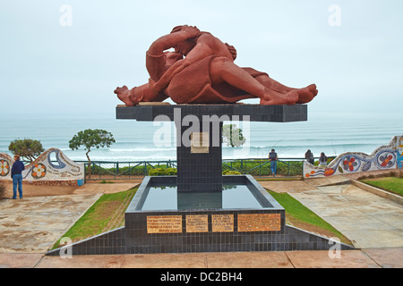 El Parque del Amor est un sur les falaises de Miraflores et entièrement consacré à la romance. Lima, Pérou. Banque D'Images