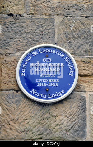 Un 'Blue Plaque' érigés par la Société Saint-Léonard de Burton, 0n le mur de North Lodge, St Leonards on Sea. Banque D'Images