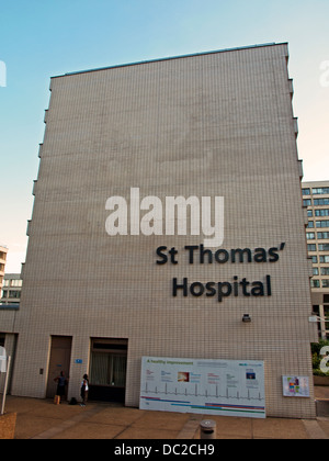 St Thomas' Hospital principale entrée piétonnière sur Westminster Bridge Road Banque D'Images