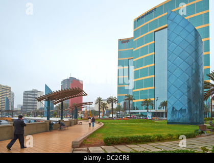 JW Marriott Hotel, Malecón Cisneros sur les falaises de Miraflores. Lima, Pérou. Banque D'Images