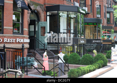 Boutiques et cafés le long de Newbury Street, de Back Bay, Boston, Massachusetts, USA Banque D'Images