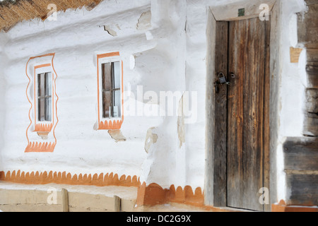 Maison traditionnelle en bois dans le musée en plein air de l'architecture populaire et de la vie de l'Ukraine, Pyrohovo, Ukraine Banque D'Images
