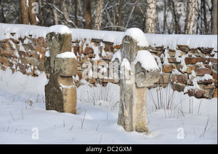 Cimetière de l'église dans le musée en plein air de l'architecture populaire et de la vie de l'Ukraine, Pyrohovo, Ukraine Banque D'Images