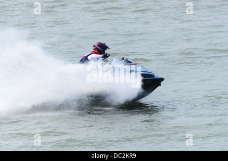 Course de jetski dans la rivière Banque D'Images