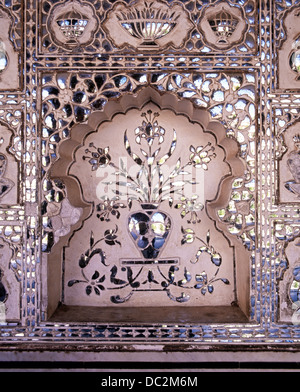 Miroir décoré, galerie des glaces (Shish Mahal's Glass Works), Fort d'Agra/Shish Mahal, Agra, Rajasthan, Inde. Banque D'Images