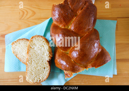 La Challah. Le juif traditionnel blanc (moelleux) pain mangé le jour du sabbat et festivals Banque D'Images