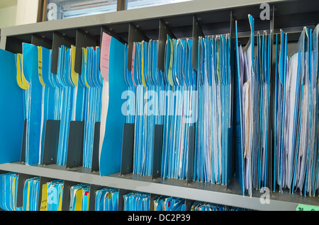 Durée de plein de dossiers et fichiers dans un bureau Banque D'Images