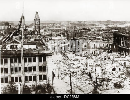 Détruit zone portuaire de Yokohama. Le Kanto-Earthquake s'est produit le 1 septembre 1923 sur l'île principale de Honshu et détruit Yokohama et grandes parties de Tokyo. Plus de 142,000 personnes sont mortes et près de 2 millions de sans-abri. Banque D'Images