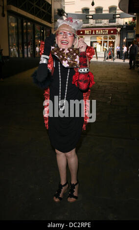 Su Pollard assiste à la WAG ! La comédie musicale - VIP nuit au Charing Cross Theatre. Credit : WFPA/Alamy Live News Banque D'Images