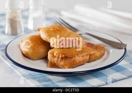 Beignets de spam. La viande de porc transformé en pâte frite. Banque D'Images