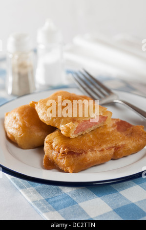 Beignets de spam. La viande de porc transformé en pâte frite. Banque D'Images