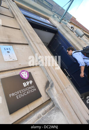 Stamford Street, Waterloo, London, UK. 8 août 2013. L'entrée de l'ETV University College d'études professionnelles à Waterloo, qui vient d'obtenir le titre d'université. Crédit : Matthieu Chattle/Alamy Live News Banque D'Images