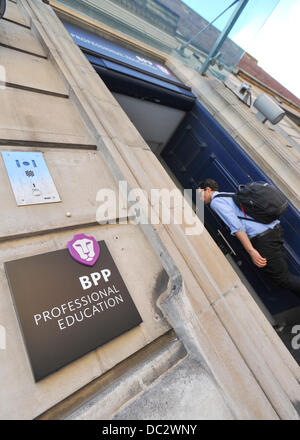 Stamford Street, Waterloo, London, UK. 8 août 2013. L'entrée de l'ETV University College d'études professionnelles à Waterloo, qui vient d'obtenir le titre d'université. Crédit : Matthieu Chattle/Alamy Live News Banque D'Images