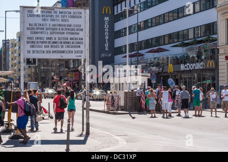 US Army Checkpoint Charlie Berlin Allemagne monument Banque D'Images